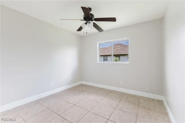 a view of room with ceiling fan