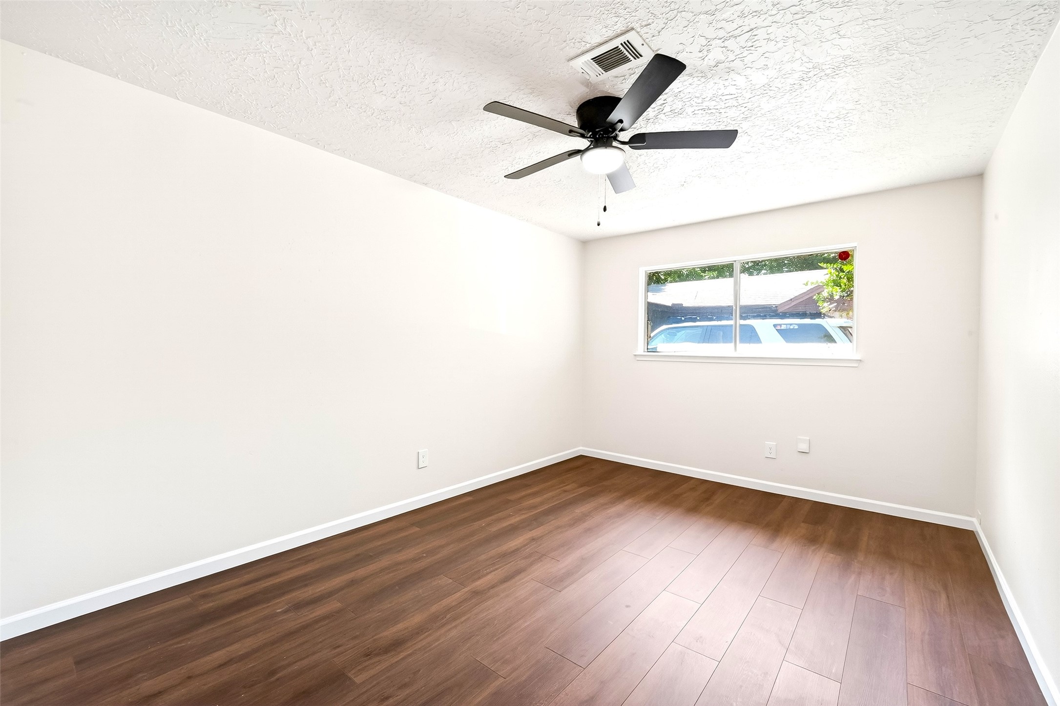 15207 Pleasant Valley Road Houston, TX 77062 - Photo 19 of 40 1st Bedroom