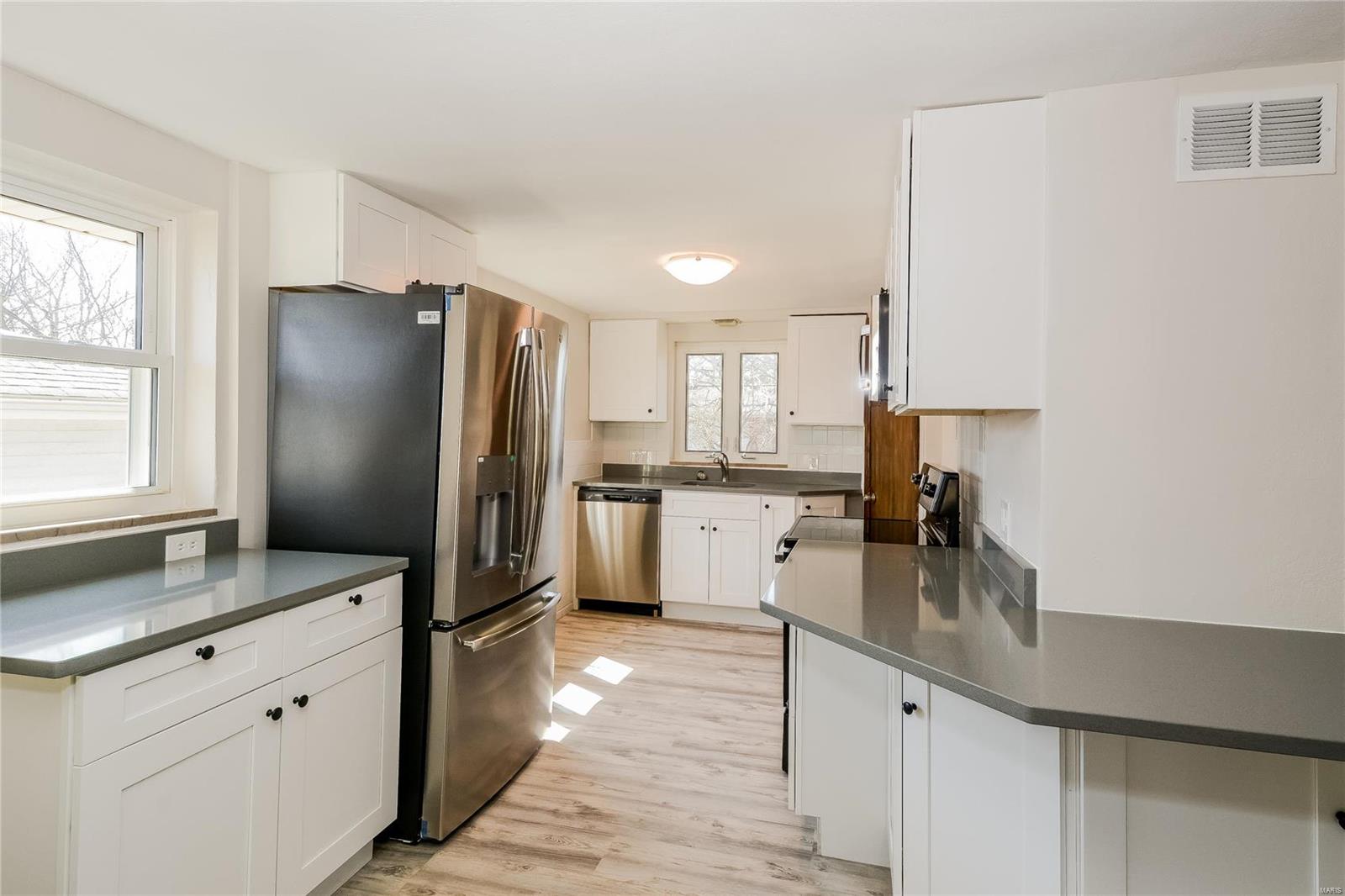 1427 Grant Road St. Louis, MO 63119 - Photo 2 of 9 Gallery Image 2