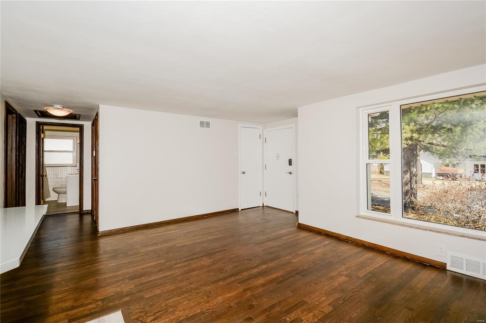 1427 Grant Road St. Louis, MO 63119 - Photo 3 of 9 Gallery Image 3