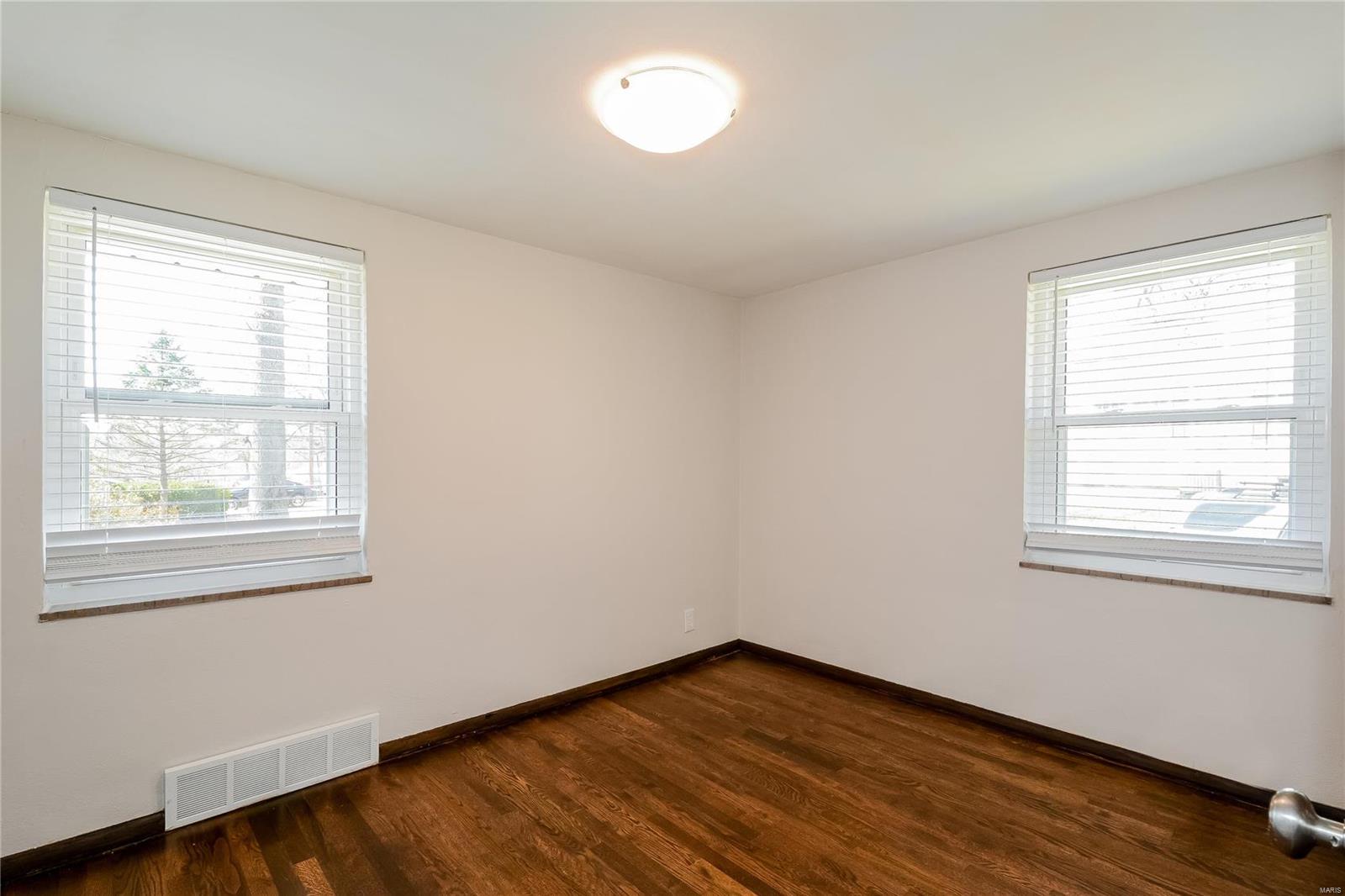 1427 Grant Road St. Louis, MO 63119 - Photo 6 of 9 Gallery Image 6