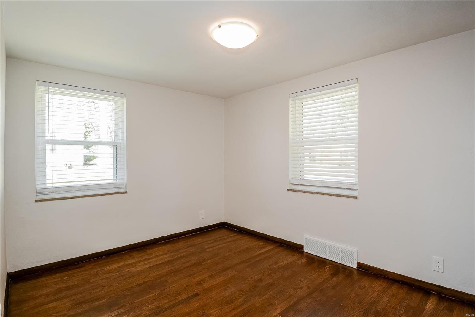 1427 Grant Road St. Louis, MO 63119 - Photo 7 of 9 Gallery Image 7