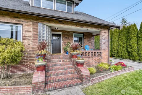 $1,150,000 | 348 Northeast 57th Street, Seattle, WA 98105
