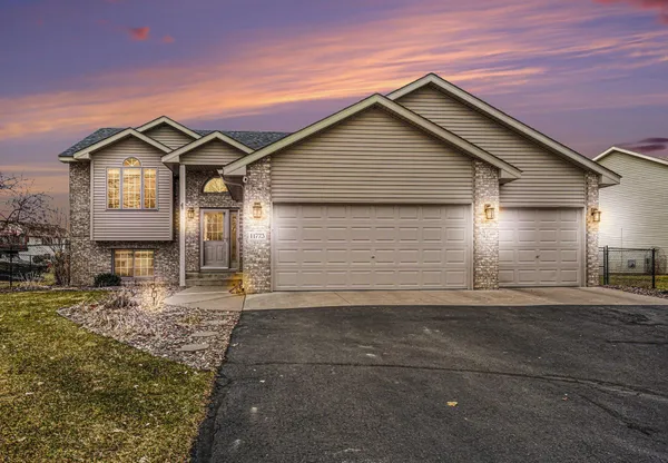 $419,900 | 11773 North Meadow Curve, Lindstrom, MN 55045