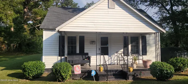$99,900 | 407 South Johnson Street, Mount Olive, NC 28365
