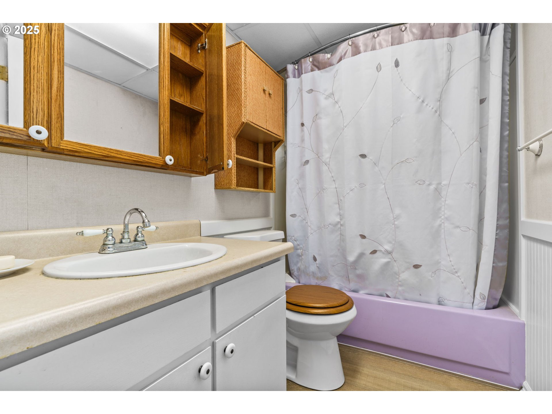 5213 Hilltop Drive Florence, OR 97439 - Photo 15 of 32 a bathroom with a sink and a mirror