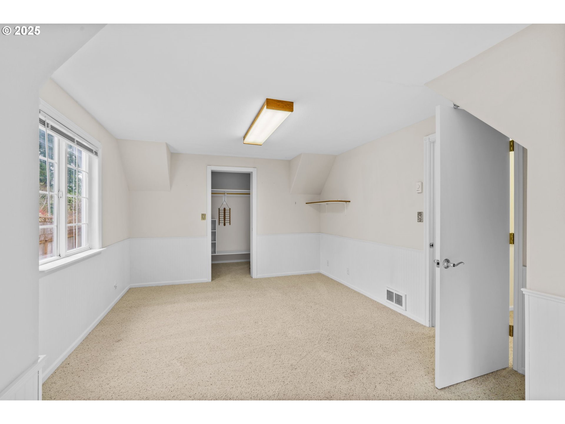 5213 Hilltop Drive Florence, OR 97439 - Photo 30 of 32 a view of a room that has a window