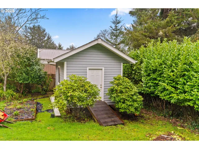 $439,000 | 5213 Hilltop Drive, Florence, OR 97439