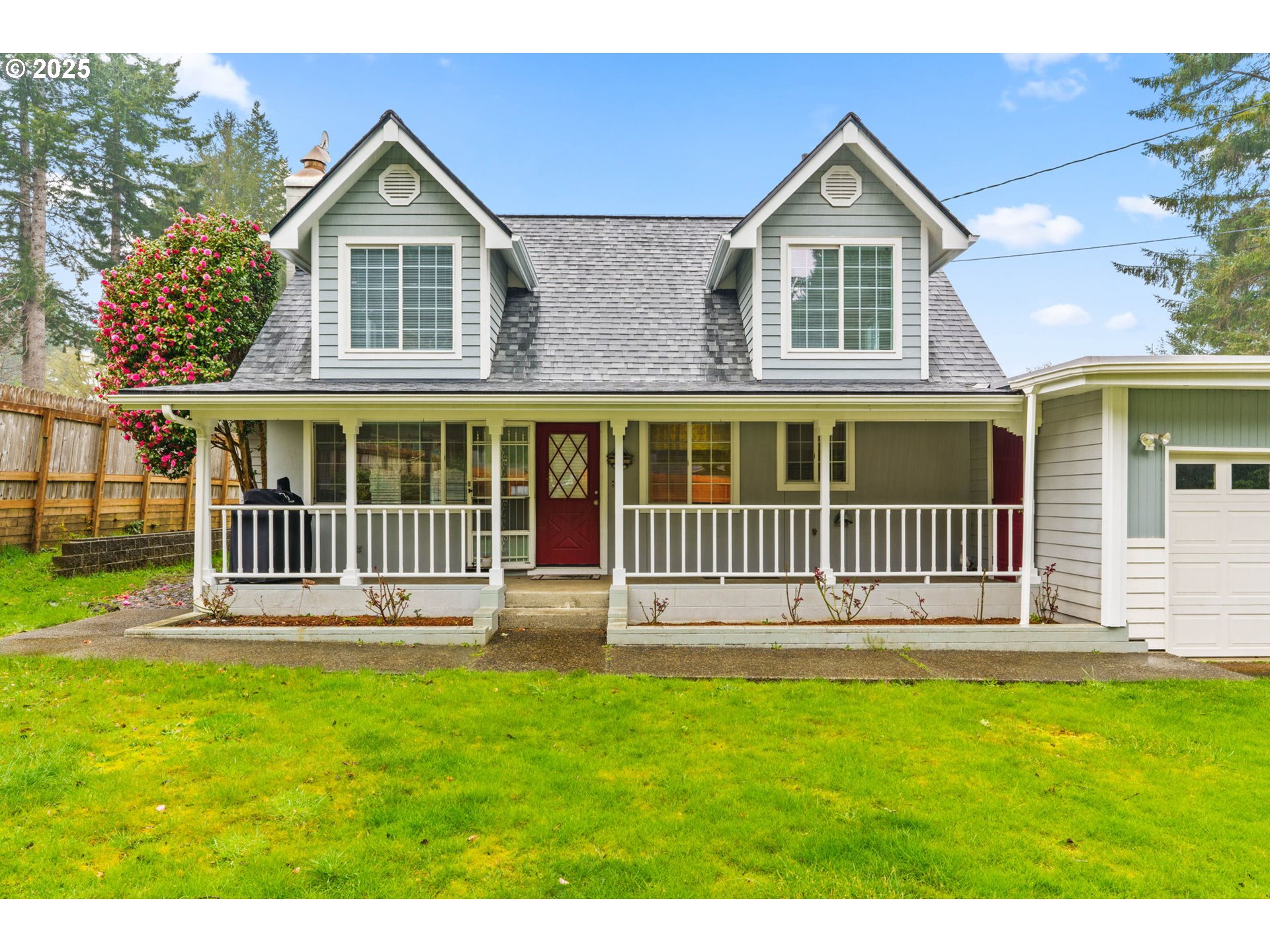 5213 Hilltop Drive Florence, OR 97439 - Photo 6 of 32 a front view of a house with a garden