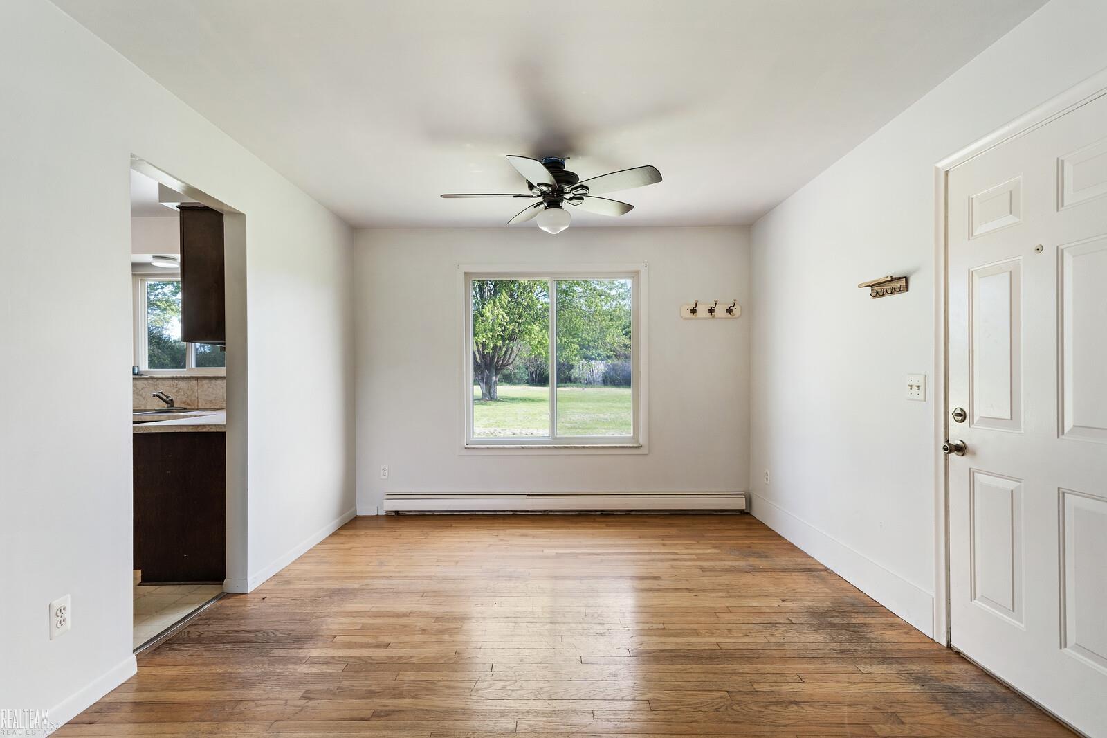 9908 Brandon Road Avoca, MI 48006 - Photo 8 of 43 50109136-7.JPG