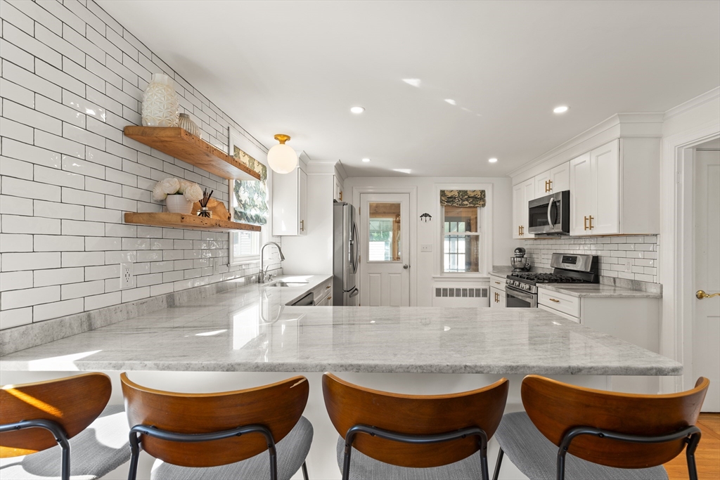 11 Riverside Avenue Quincy, MA 02169 - Photo 13 of 31 Gallery Image 13