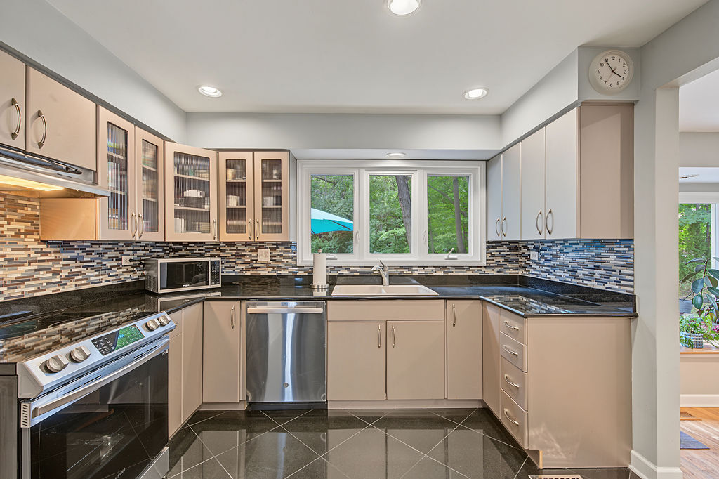 6 Dogwood Road Rolling Meadows, IL 60008 - Photo 12 of 43 Gallery Image 12