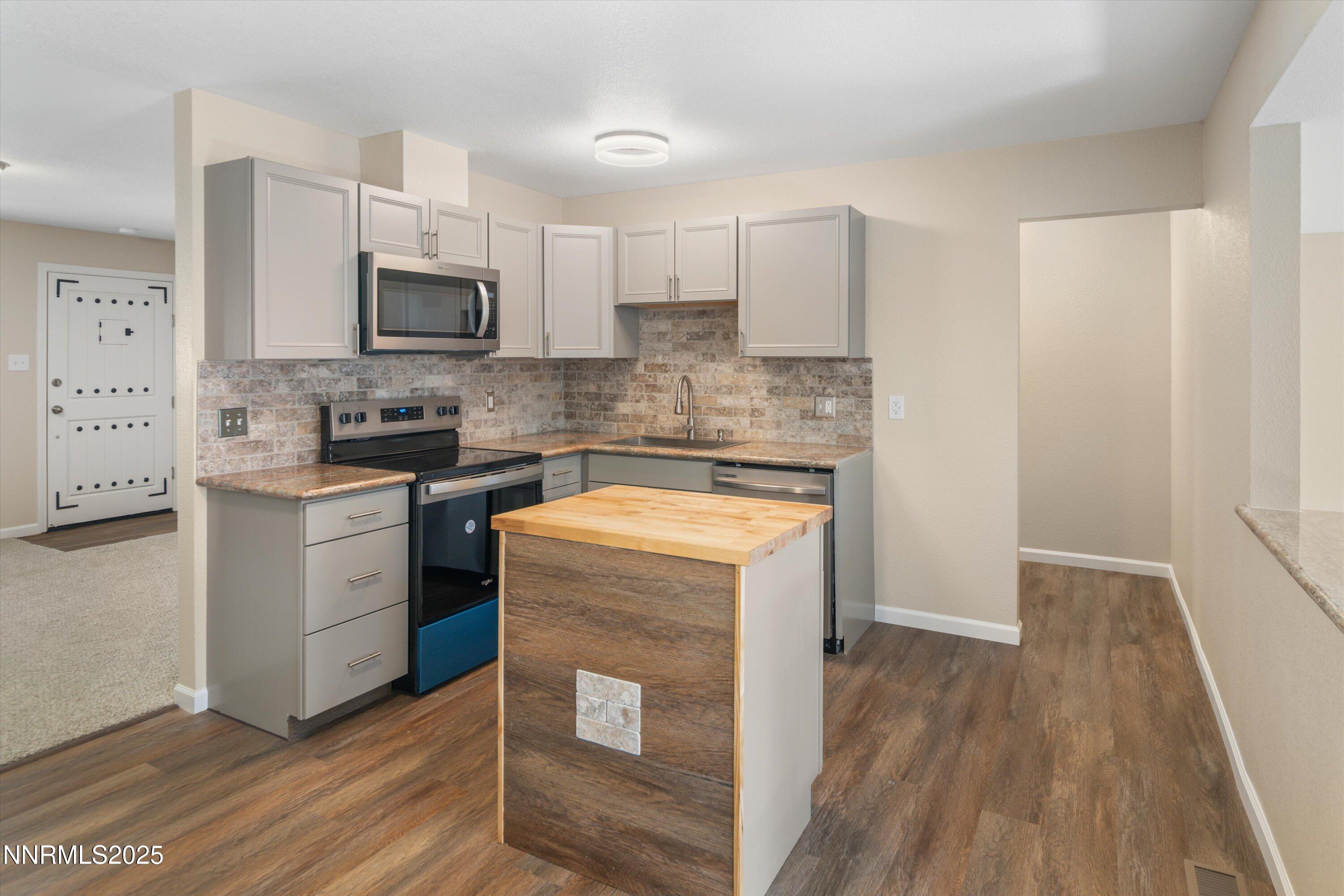 1355 Rayburn Drive Reno, NV 89503 - Photo 11 of 36 11-DSC_4878