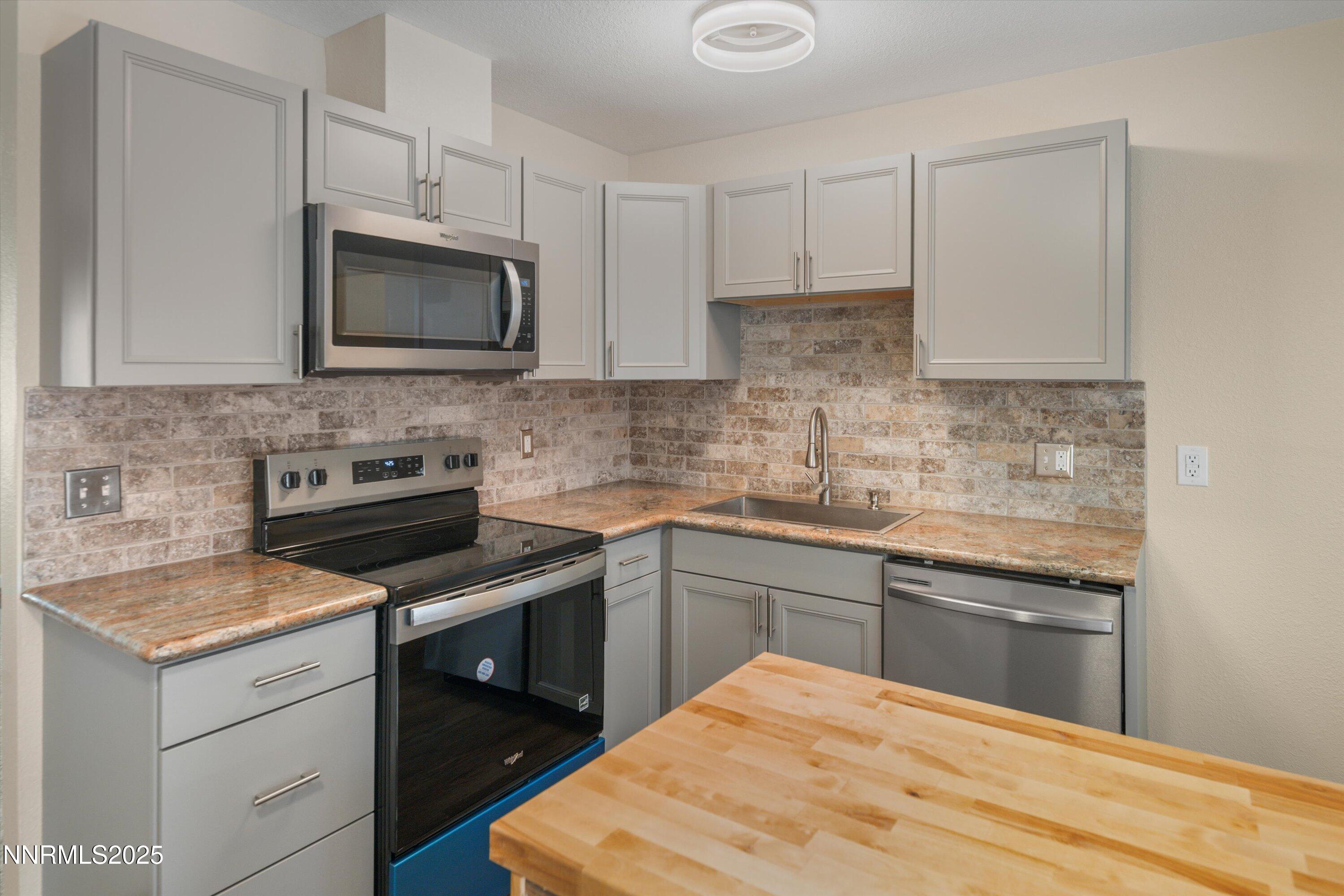 1355 Rayburn Drive Reno, NV 89503 - Photo 12 of 36 12-DSC_4862