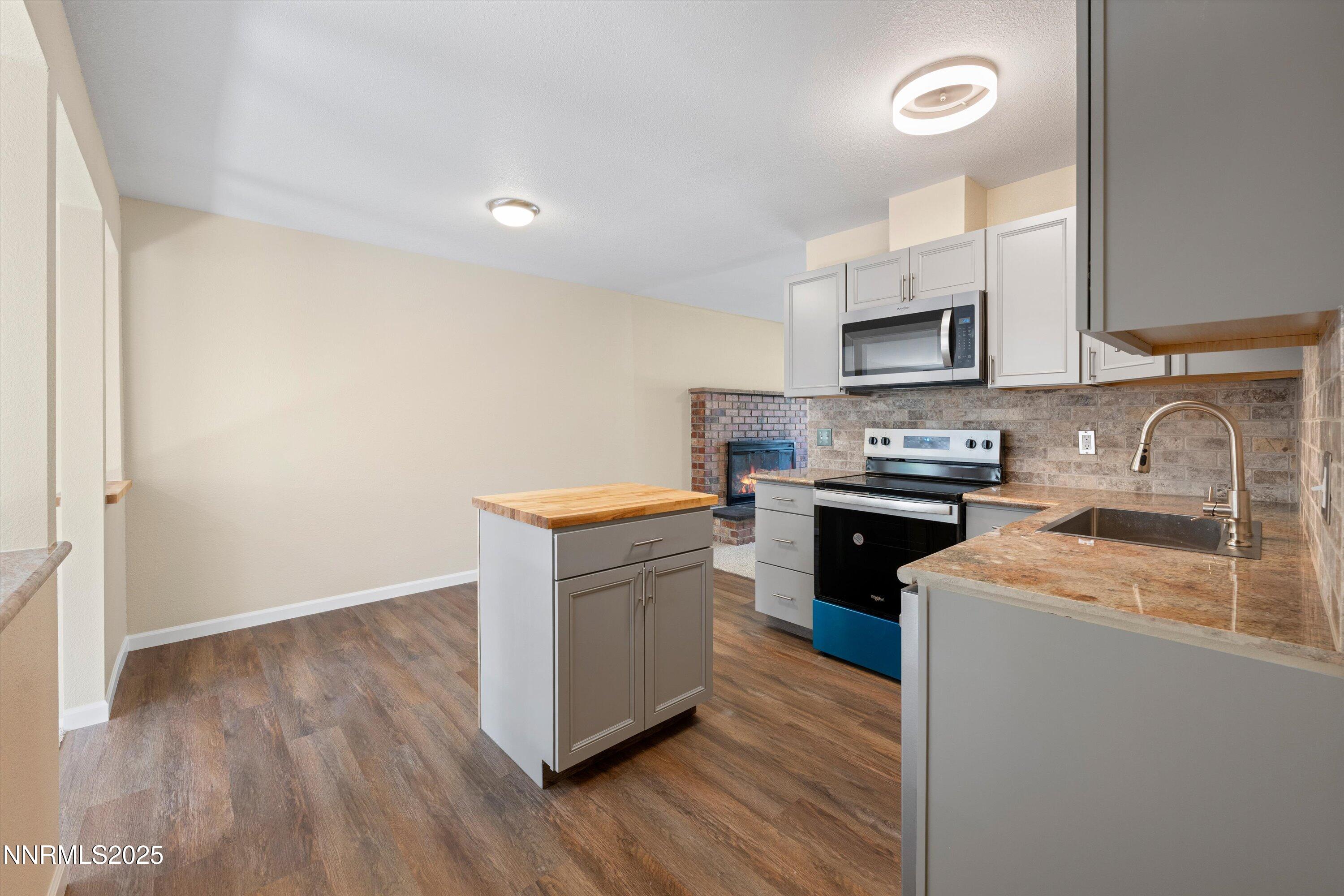 1355 Rayburn Drive Reno, NV 89503 - Photo 14 of 36 14-DSC_4978