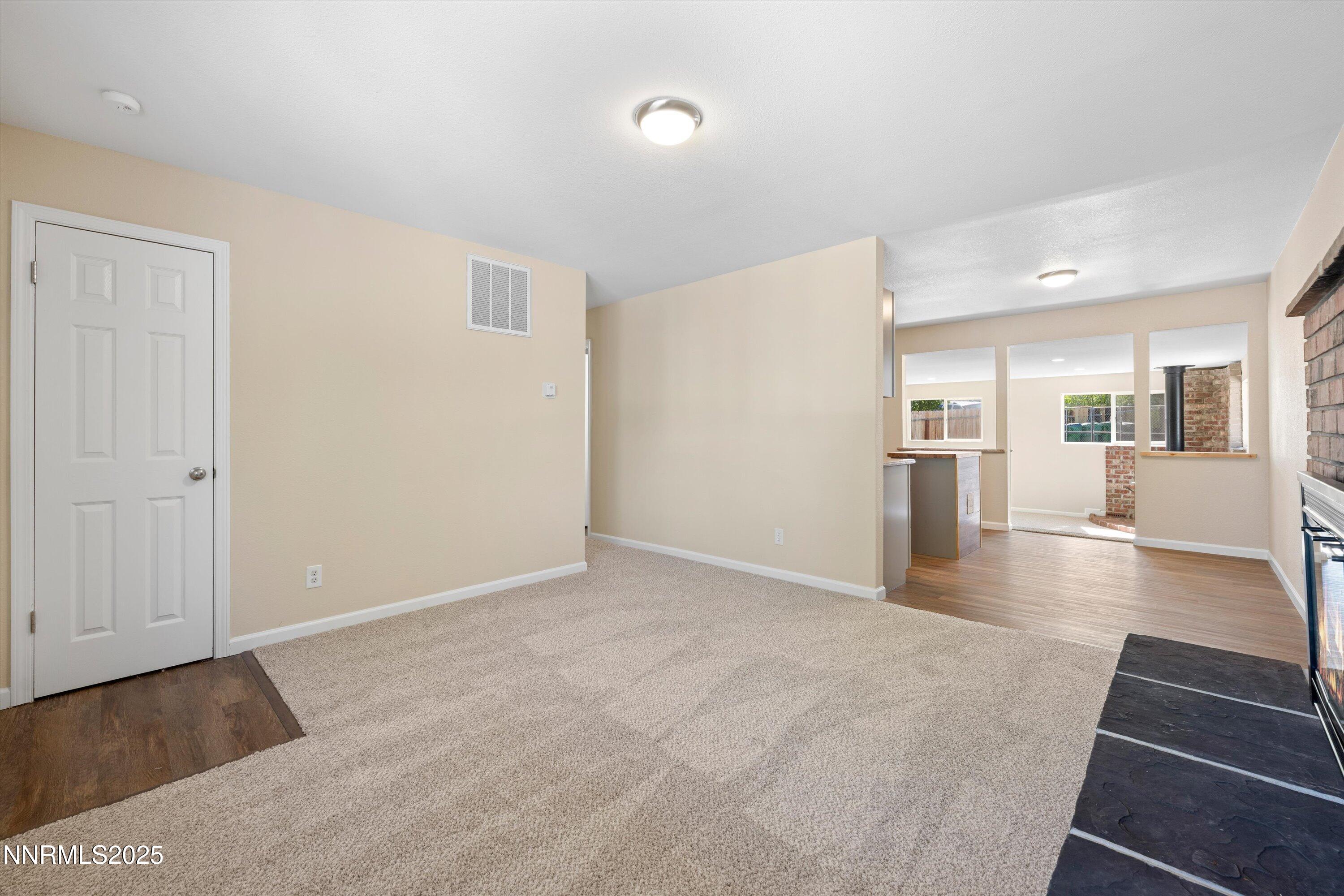1355 Rayburn Drive Reno, NV 89503 - Photo 9 of 36 09-DSC_4923