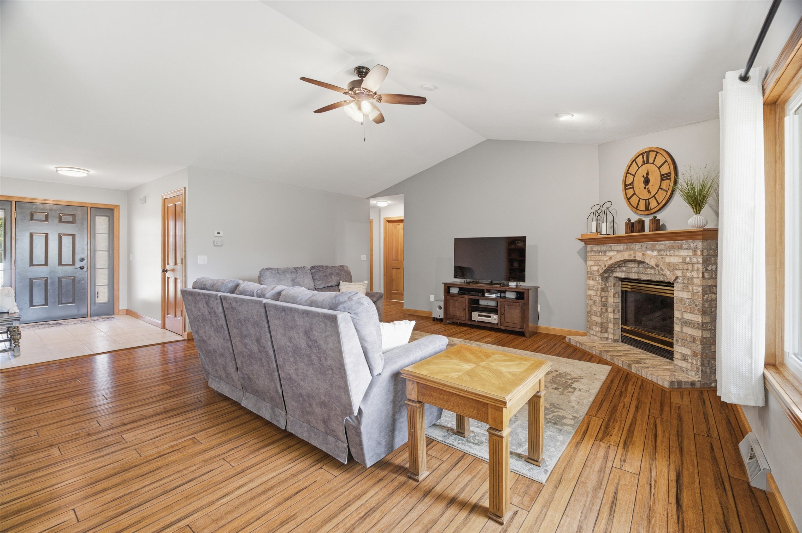 127 Barefoot Court Appleton, WI 54913 - Photo 11 of 57