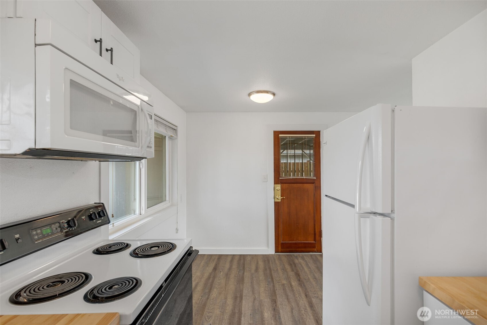 3300 Northeast 7th Place Renton, WA 98056 - Photo 16 of 25 Gallery Image 16