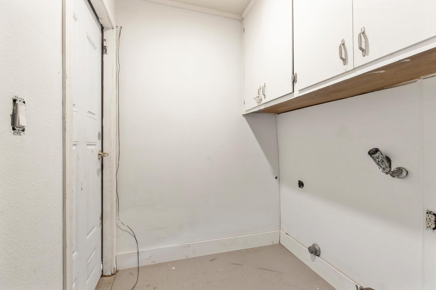 4005 Goldust Drive Modesto, CA 95355 - Photo 22 of 36 a bathroom with a bathtub