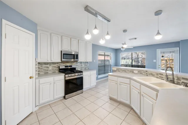 $2,400 | 8738 Willancy Lane, Houston, TX 77095