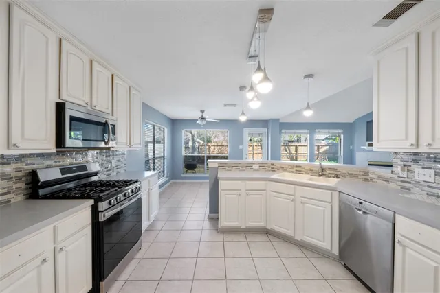 $2,400 | 8738 Willancy Lane, Houston, TX 77095