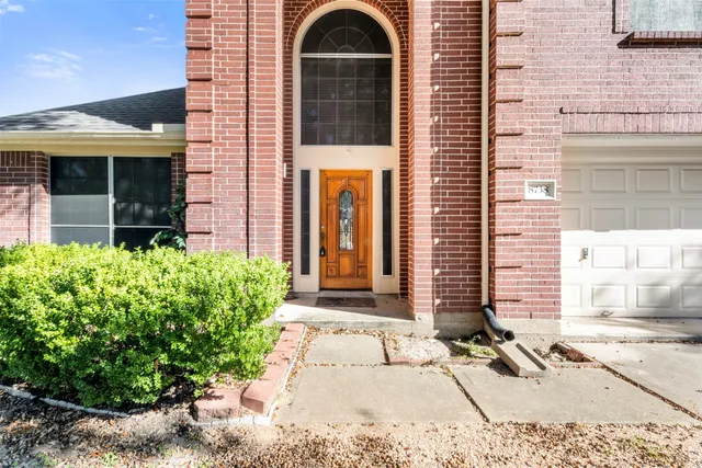 $2,400 | 8738 Willancy Lane, Houston, TX 77095