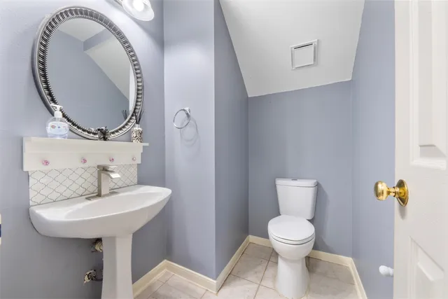 $2,400 | 8738 Willancy Lane, Houston, TX 77095