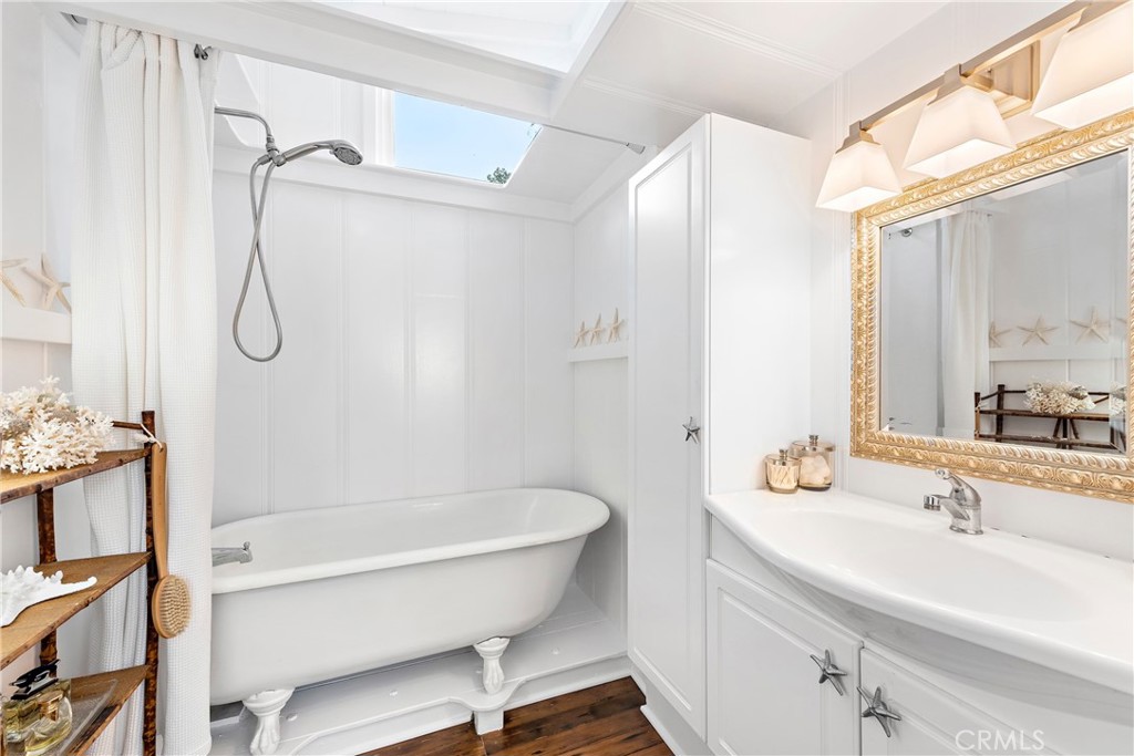 31521 Summit Road Laguna Beach, CA 92651 - Photo 15 of 21 Bathroom in the main cottage.