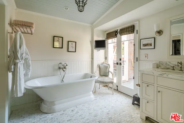 $22,000 | 430 Mesa Road, Santa Monica, CA 90402