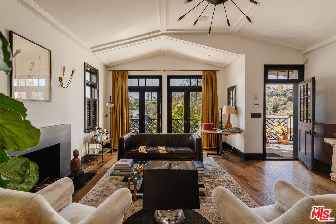 430 Mesa Road Santa Monica, CA 90402 - Photo 2 of 24