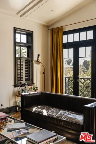 $22,000 | 430 Mesa Road, Santa Monica, CA 90402