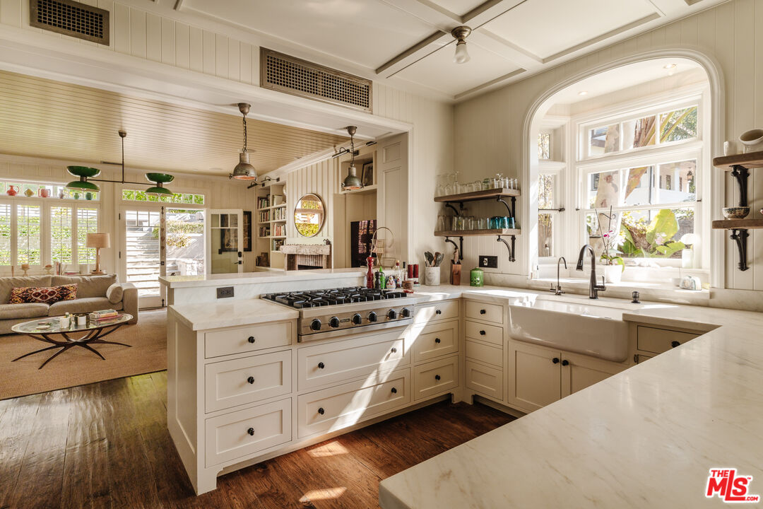 430 Mesa Road Santa Monica, CA 90402 - Photo 8 of 24