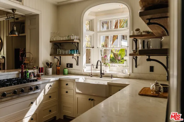 $22,000 | 430 Mesa Road, Santa Monica, CA 90402