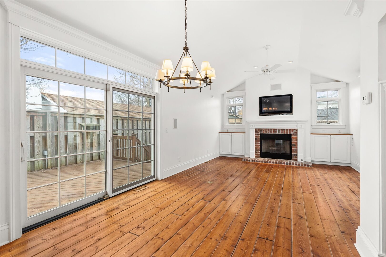 540 Pearl Street Ottawa, IL 61350 - Photo 20 of 70 a view of empty room with wooden floor and fireplace