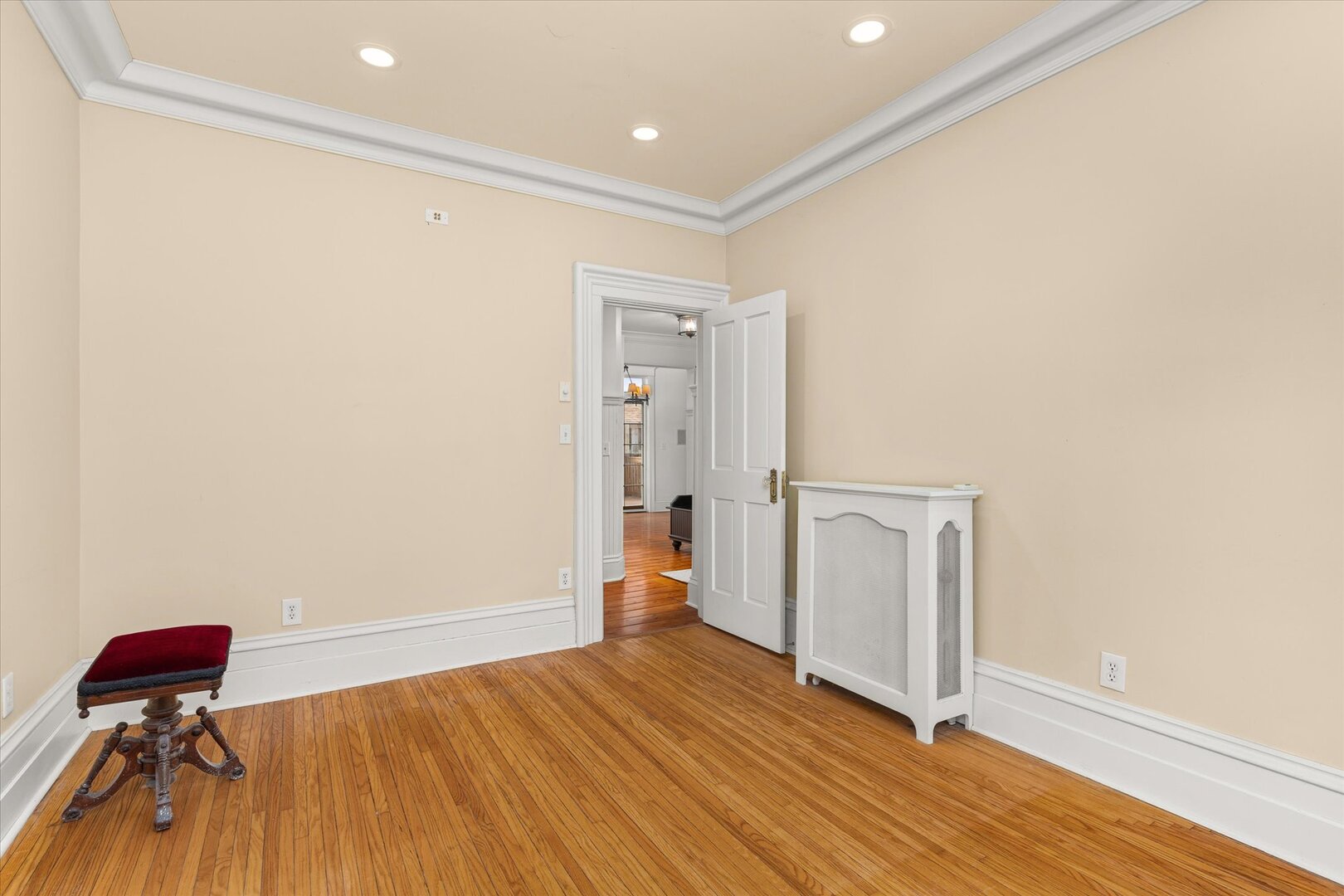 540 Pearl Street Ottawa, IL 61350 - Photo 31 of 70 a view of a room with wooden floor and hallway