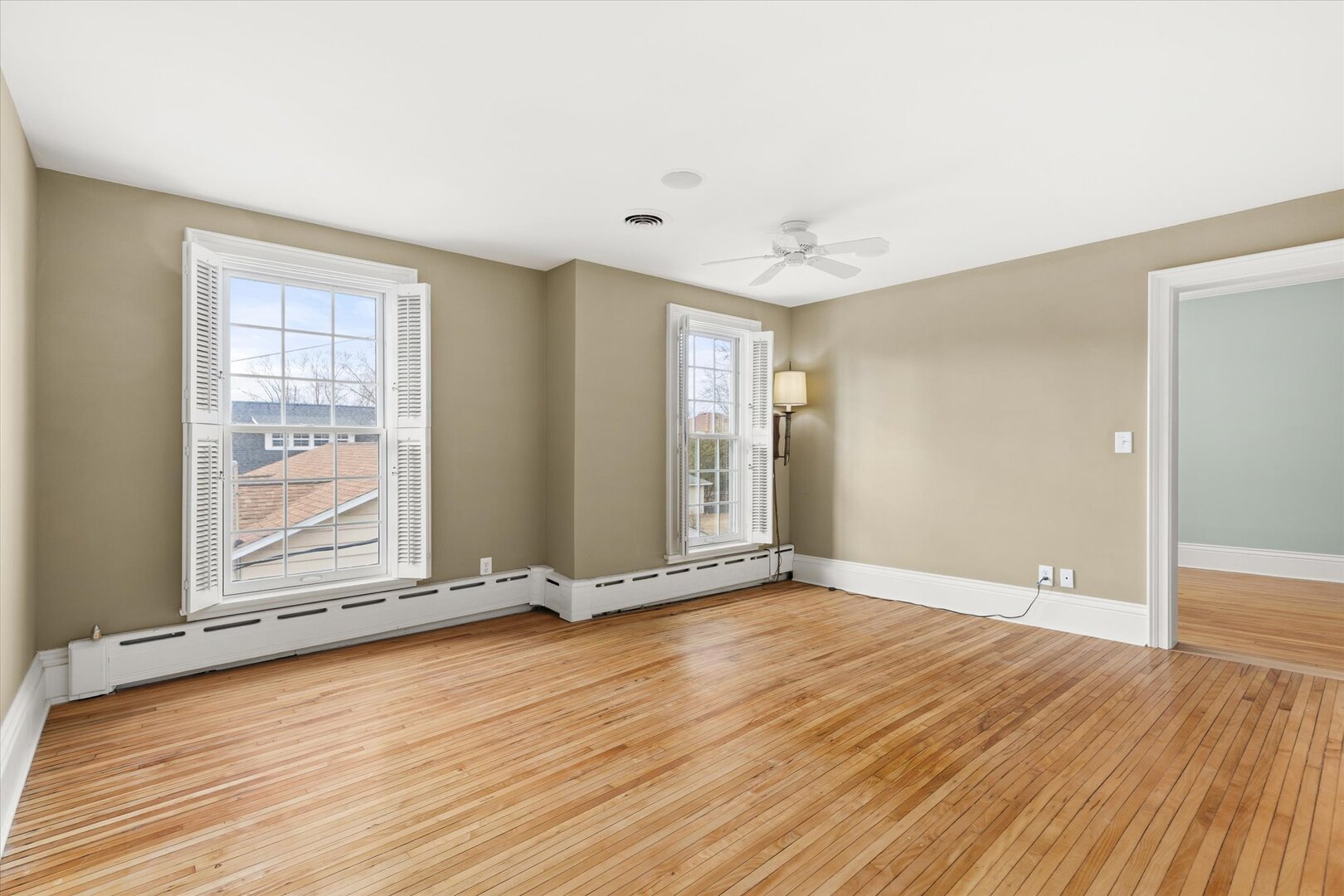 540 Pearl Street Ottawa, IL 61350 - Photo 39 of 70 an empty room with wooden floor and windows