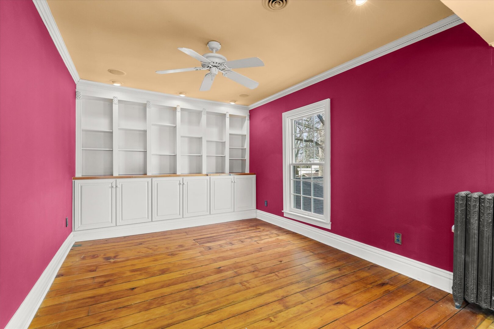 540 Pearl Street Ottawa, IL 61350 - Photo 52 of 70 a view of an empty room with a window