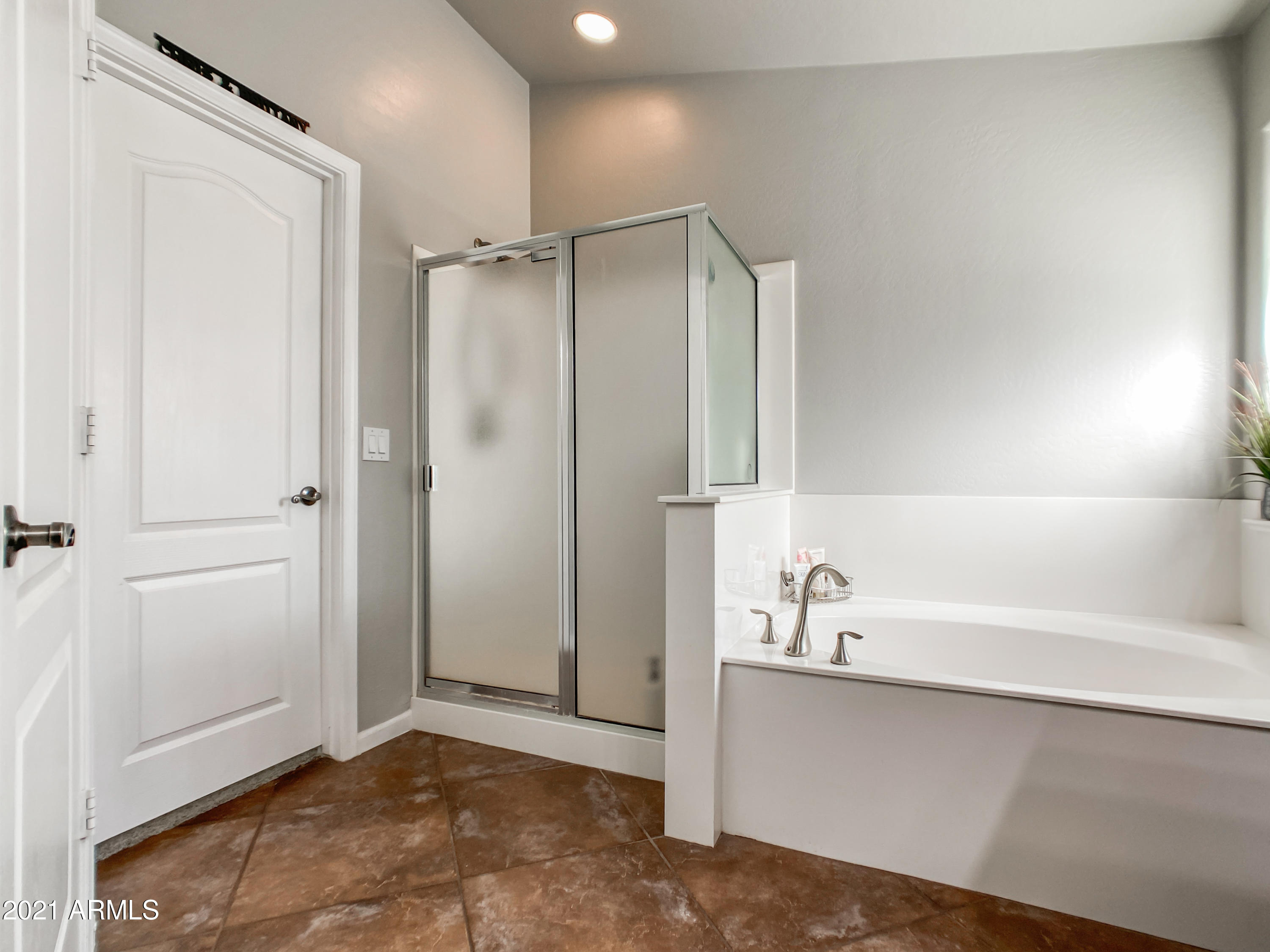 2107 West Caleb Road Phoenix, AZ 85085 - Photo 15 of 30 Spacious Master Bathroom