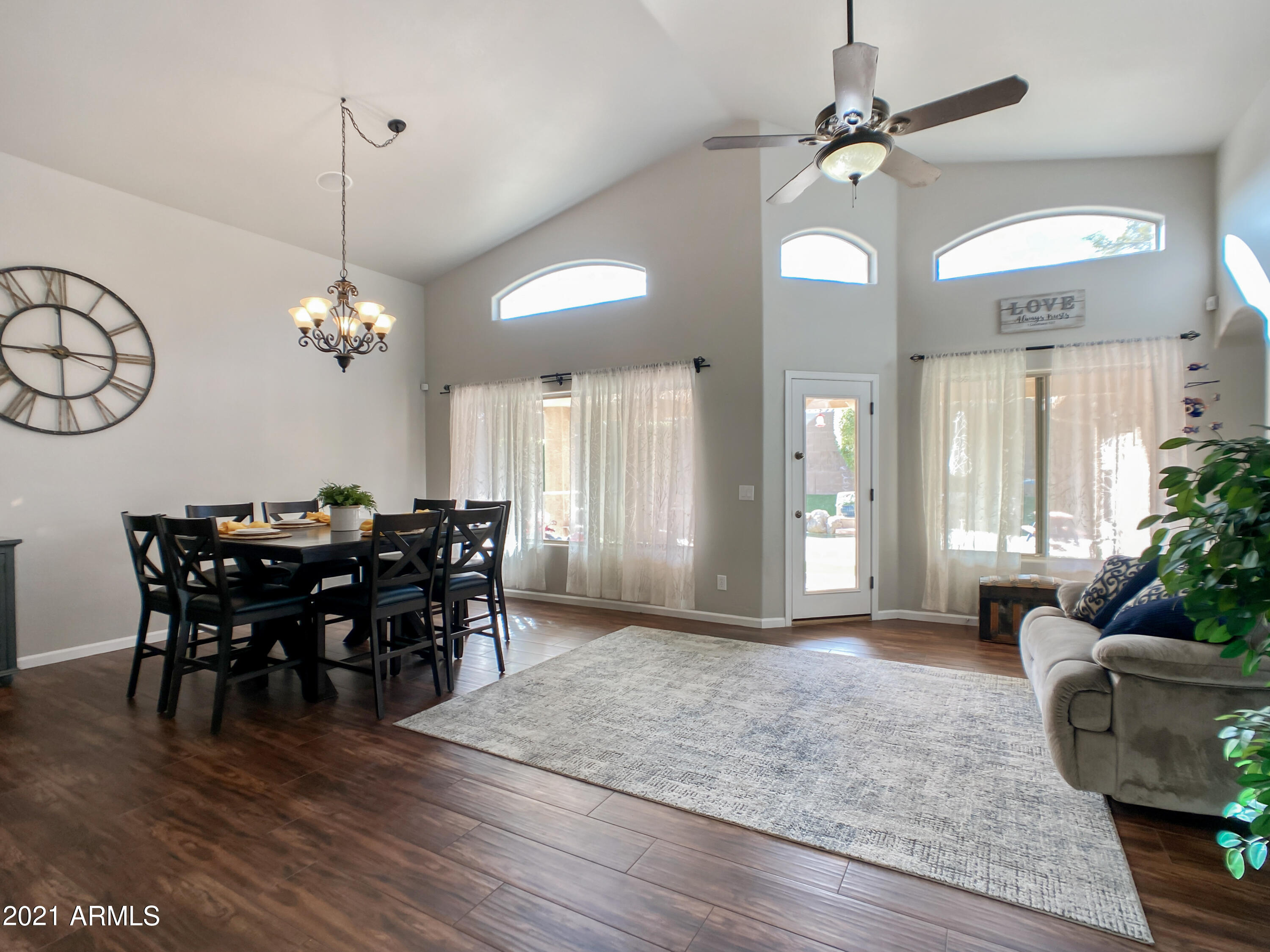 2107 West Caleb Road Phoenix, AZ 85085 - Photo 4 of 30 Bright and spacious living room