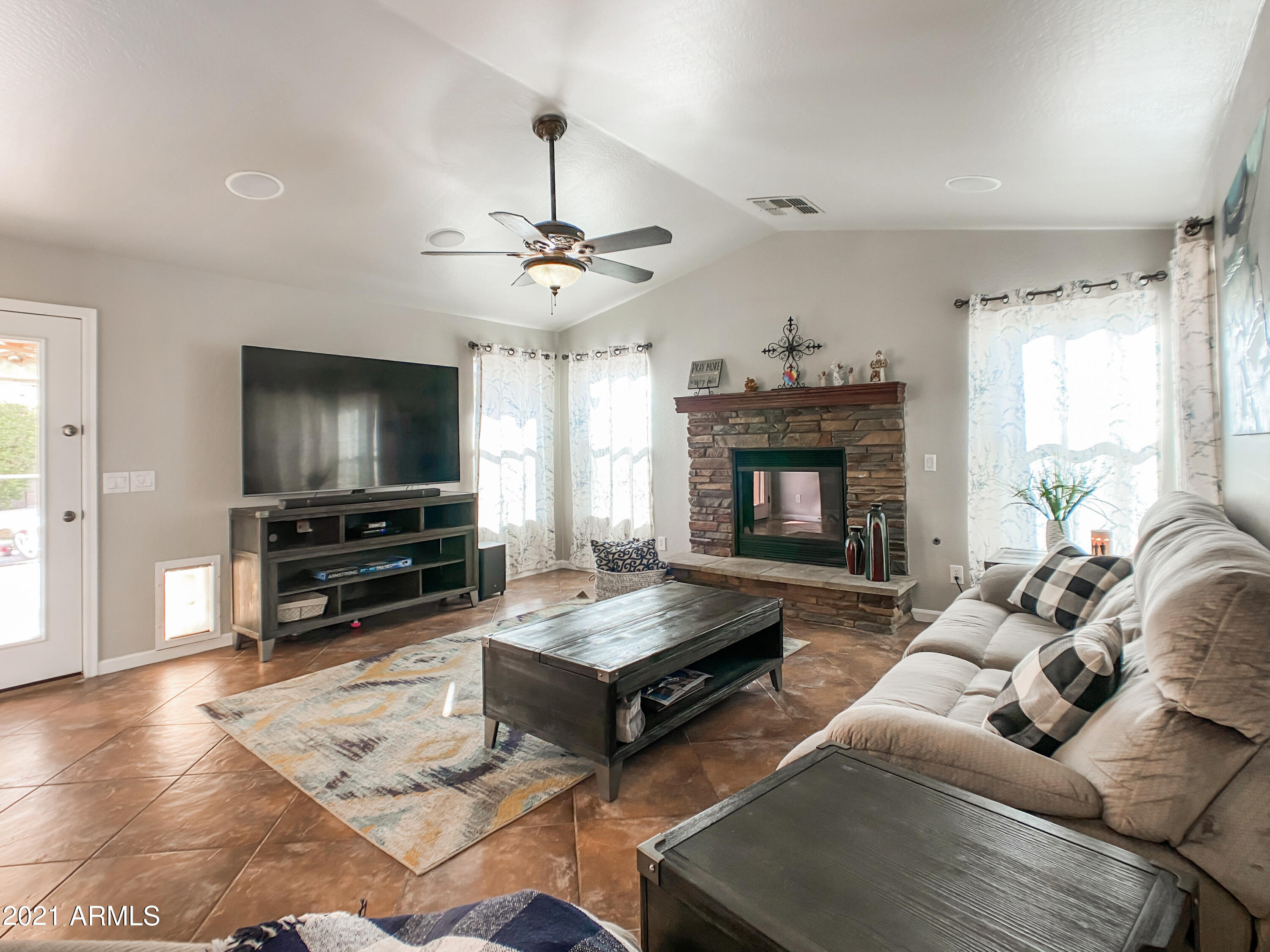 2107 West Caleb Road Phoenix, AZ 85085 - Photo 7 of 30 Family room
