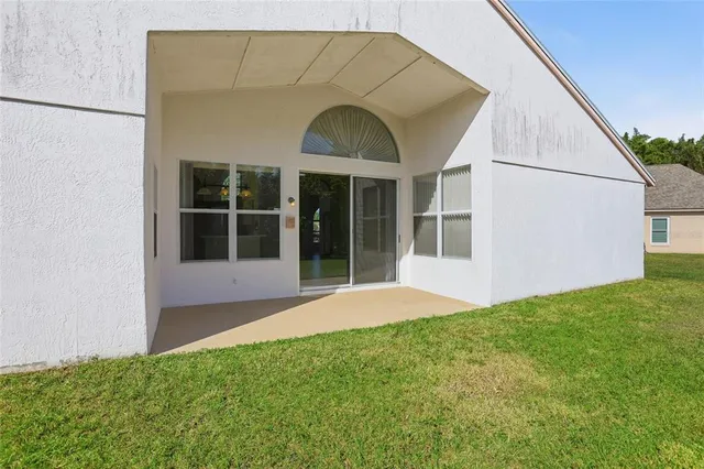 a view of a yard with a house