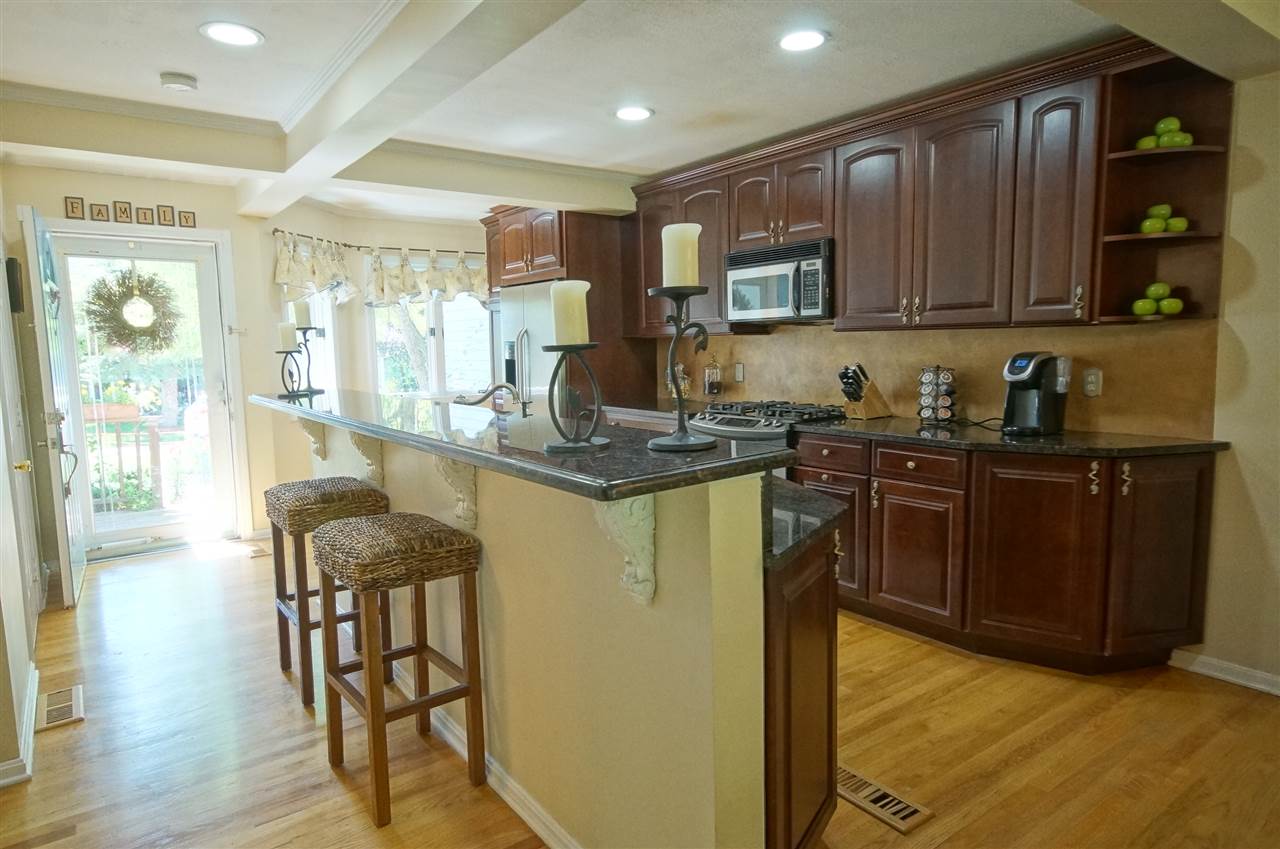 364 Winding Pond Road Londonderry, NH 03053 - Photo 2 of 37