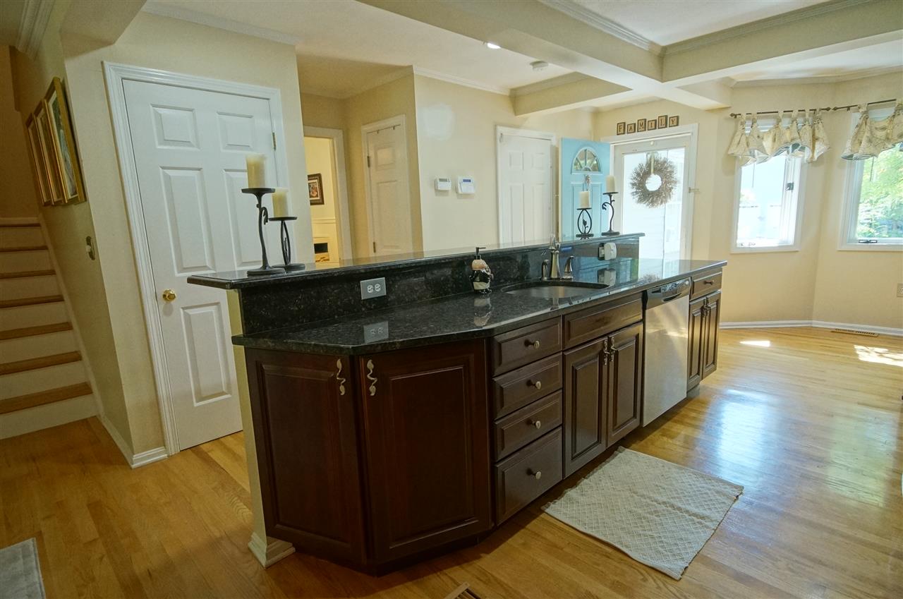 364 Winding Pond Road Londonderry, NH 03053 - Photo 11 of 37