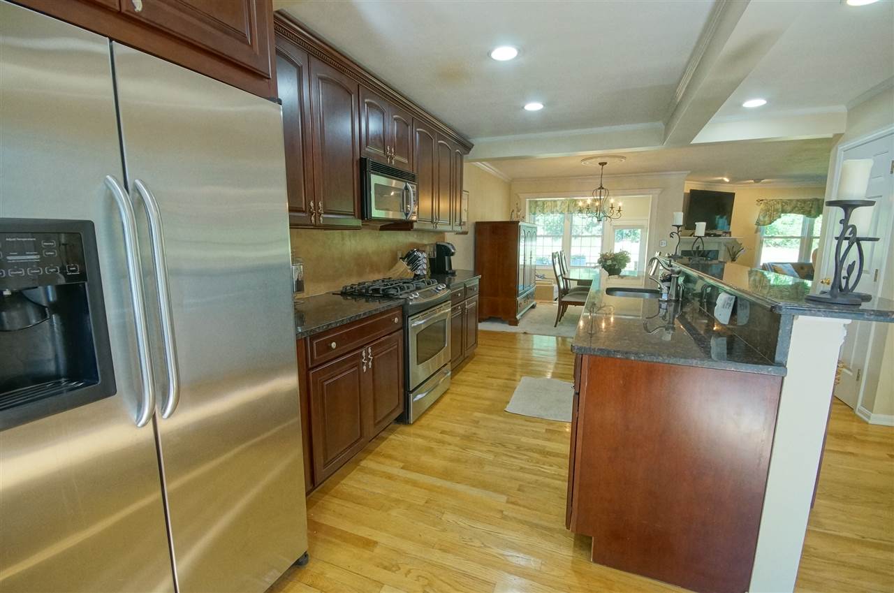 364 Winding Pond Road Londonderry, NH 03053 - Photo 13 of 37