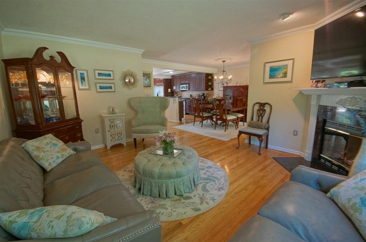 364 Winding Pond Road Londonderry, NH 03053 - Photo 7 of 37