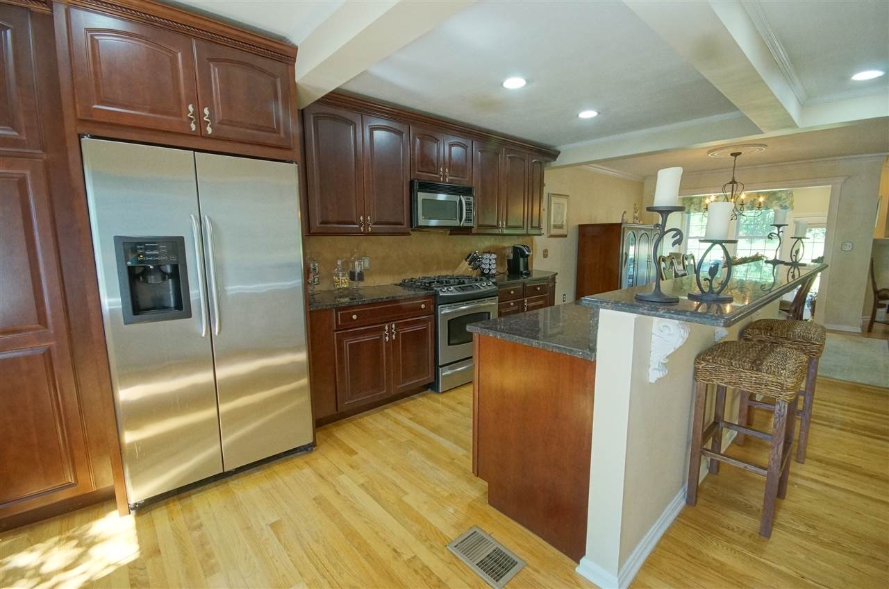 364 Winding Pond Road Londonderry, NH 03053 - Photo 10 of 37