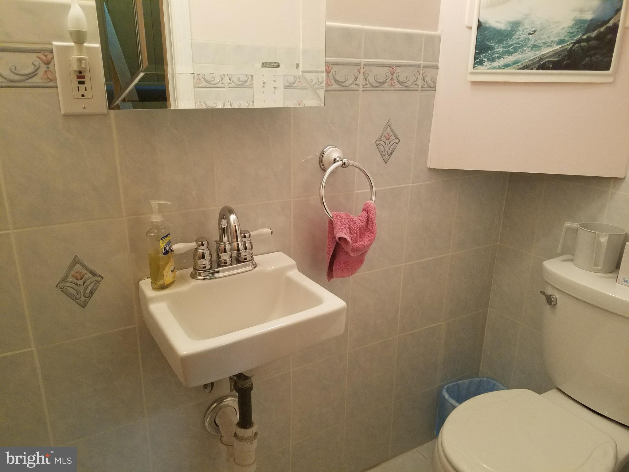 3812 Bancroft Road Baltimore, MD 21215 - Photo 11 of 14 Bath