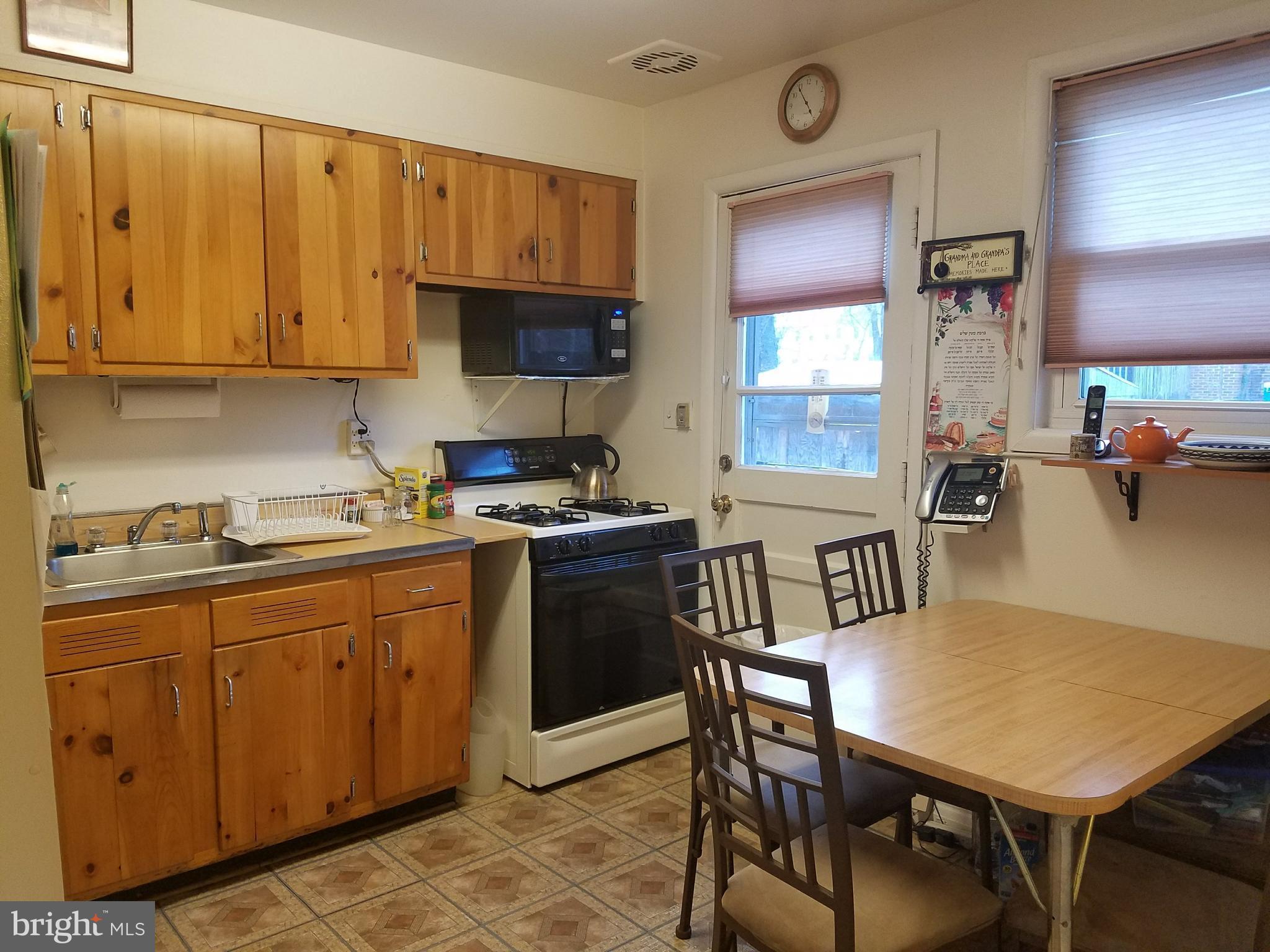 3812 Bancroft Road Baltimore, MD 21215 - Photo 6 of 14 Kitchen