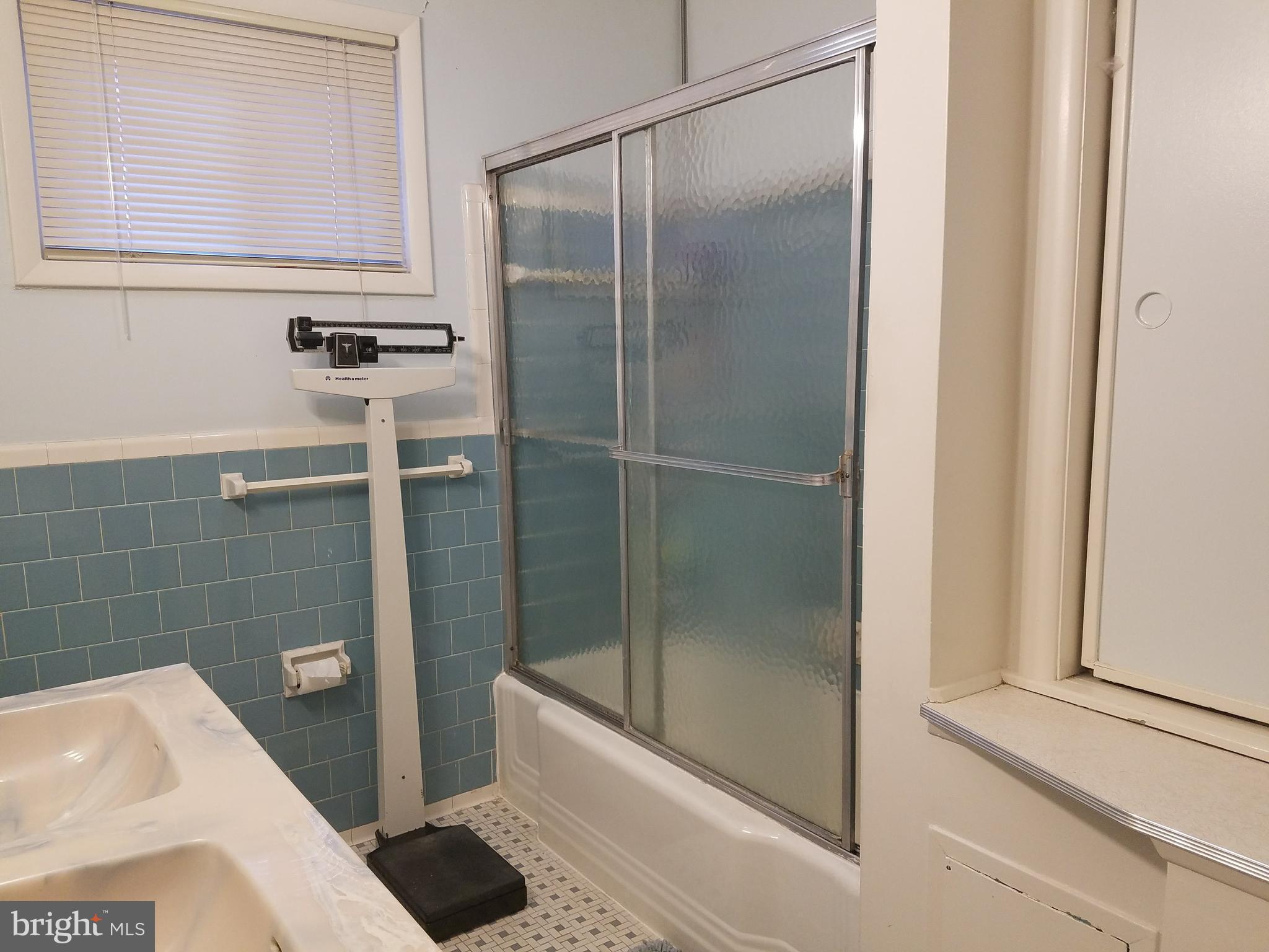 3812 Bancroft Road Baltimore, MD 21215 - Photo 9 of 14 Bath