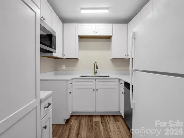 $419,000 | 520 Courtwood Lane, Unit 4, Hendersonville, NC 28739